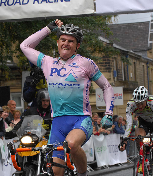 MCCAULEY WINS AT WARWICK Cycling Weekly