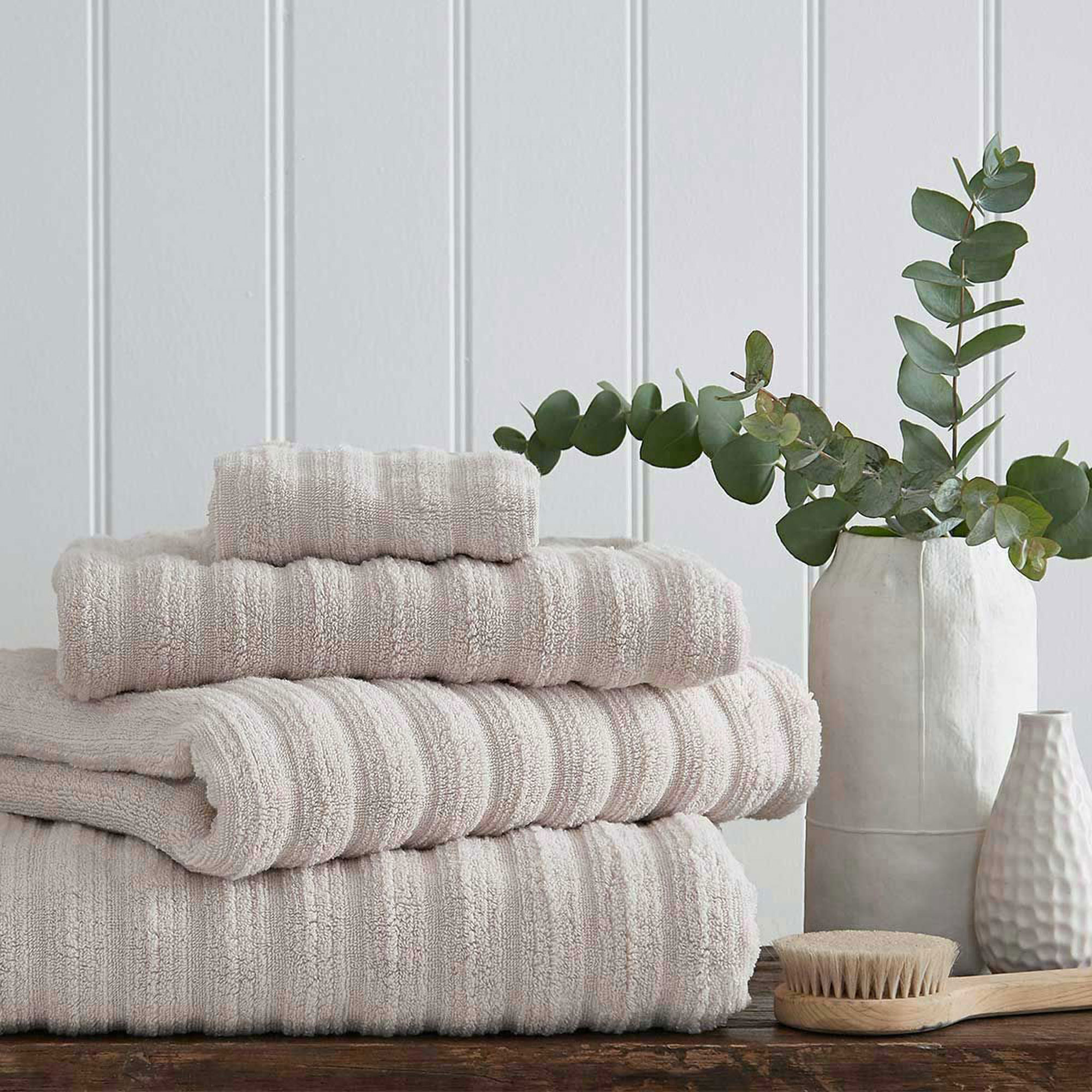 Bath towel colors to avoid experts agree on these 5 shades Livingetc