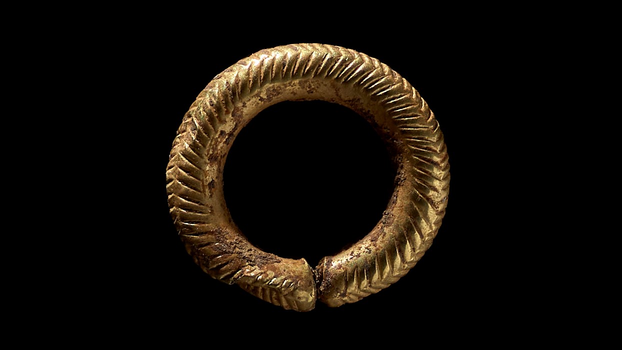 A picture of the small gold ring shows the chevron pattern on it.