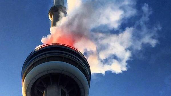 This Frighteningly Heavy Smoke At Torontos Cn Tower Was Caused By