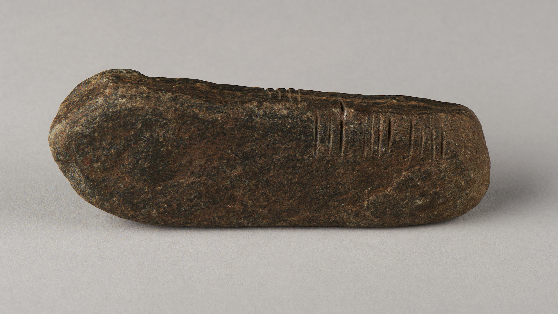 A photograph of vertical markings in one corner of the stone.