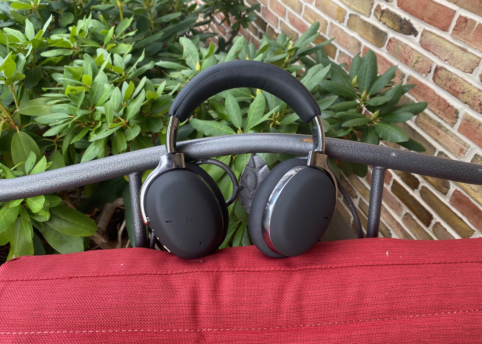 Montblanc Headphones review: Luxury look, mostly good sound | iMore