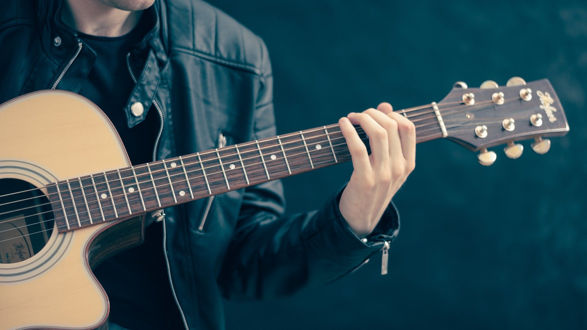 Google adds another string to its fretboard with builtin guitar tuning