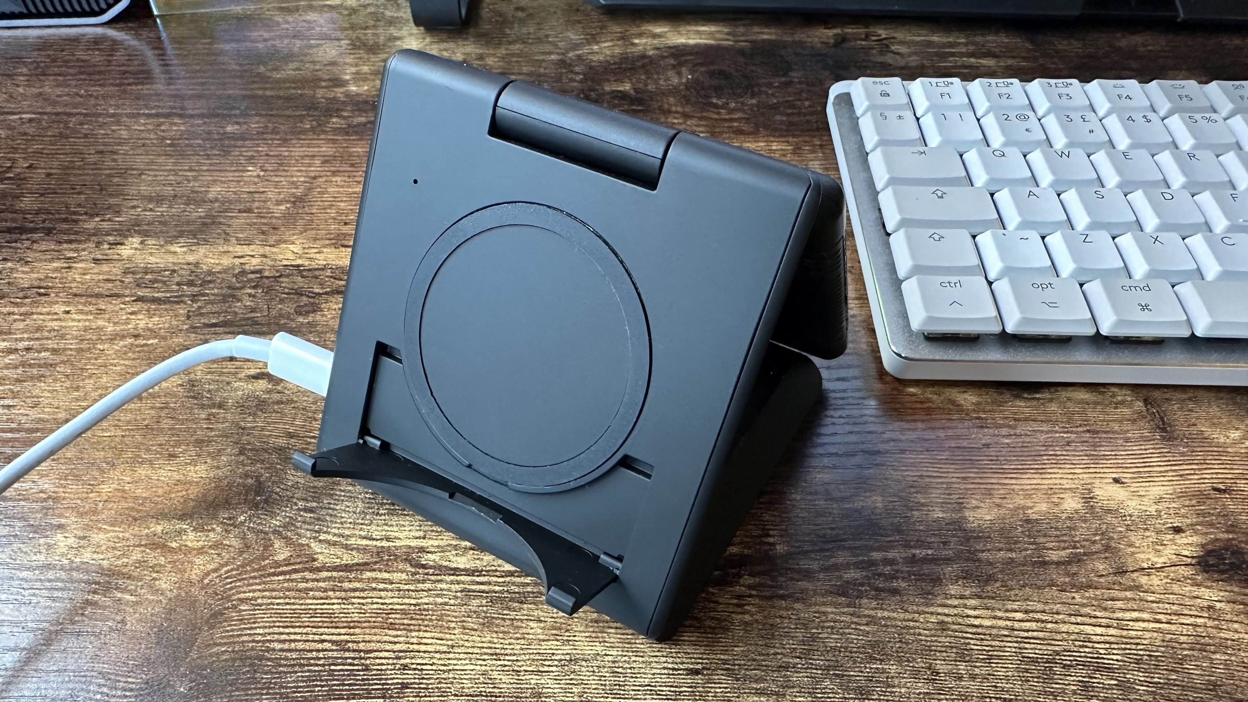 Ampere Unravel travel charger review Foldable power for iPhone, Apple