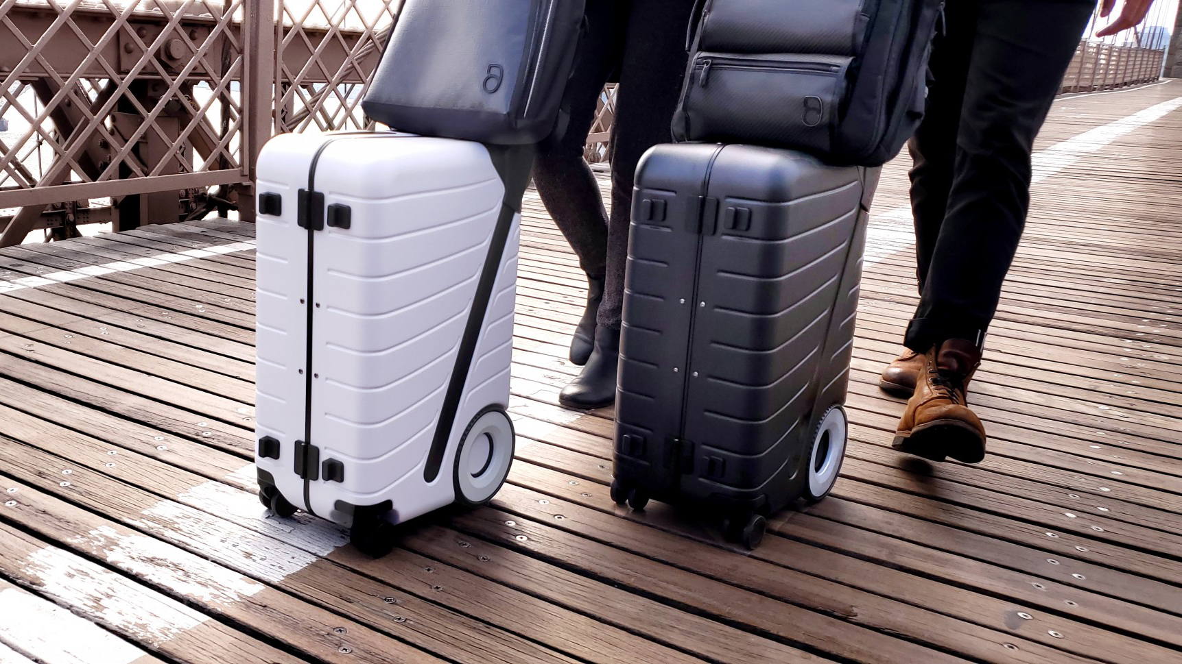 GRO SIX is an innovative suitcase that you push like a shopping trolly