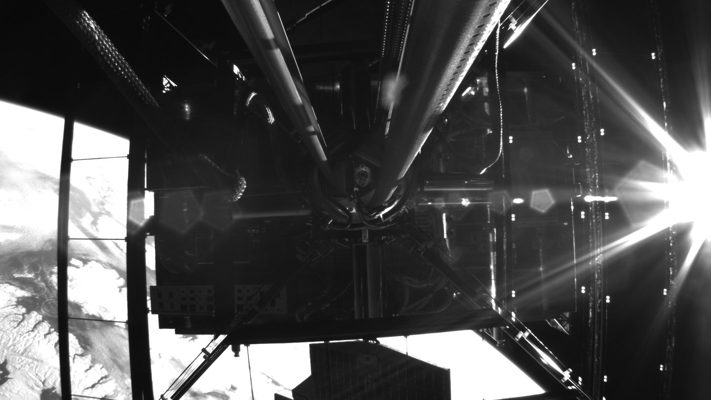 Space rescue! Watch a satellite being saved from a wire snag (video) Space