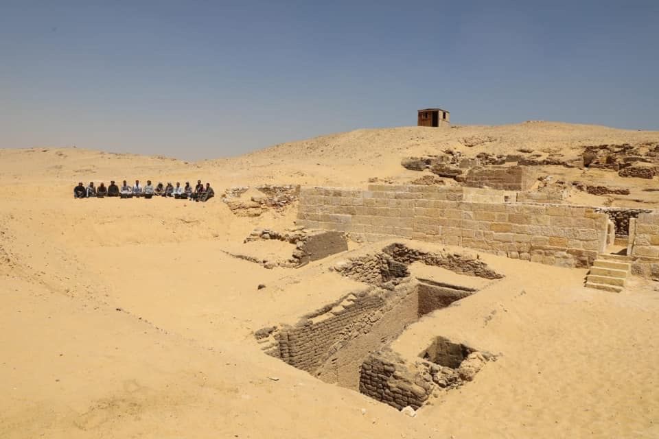 4,500YearOld Cemetery and Sarcophagi Discovered by Giza Pyramids Live Science