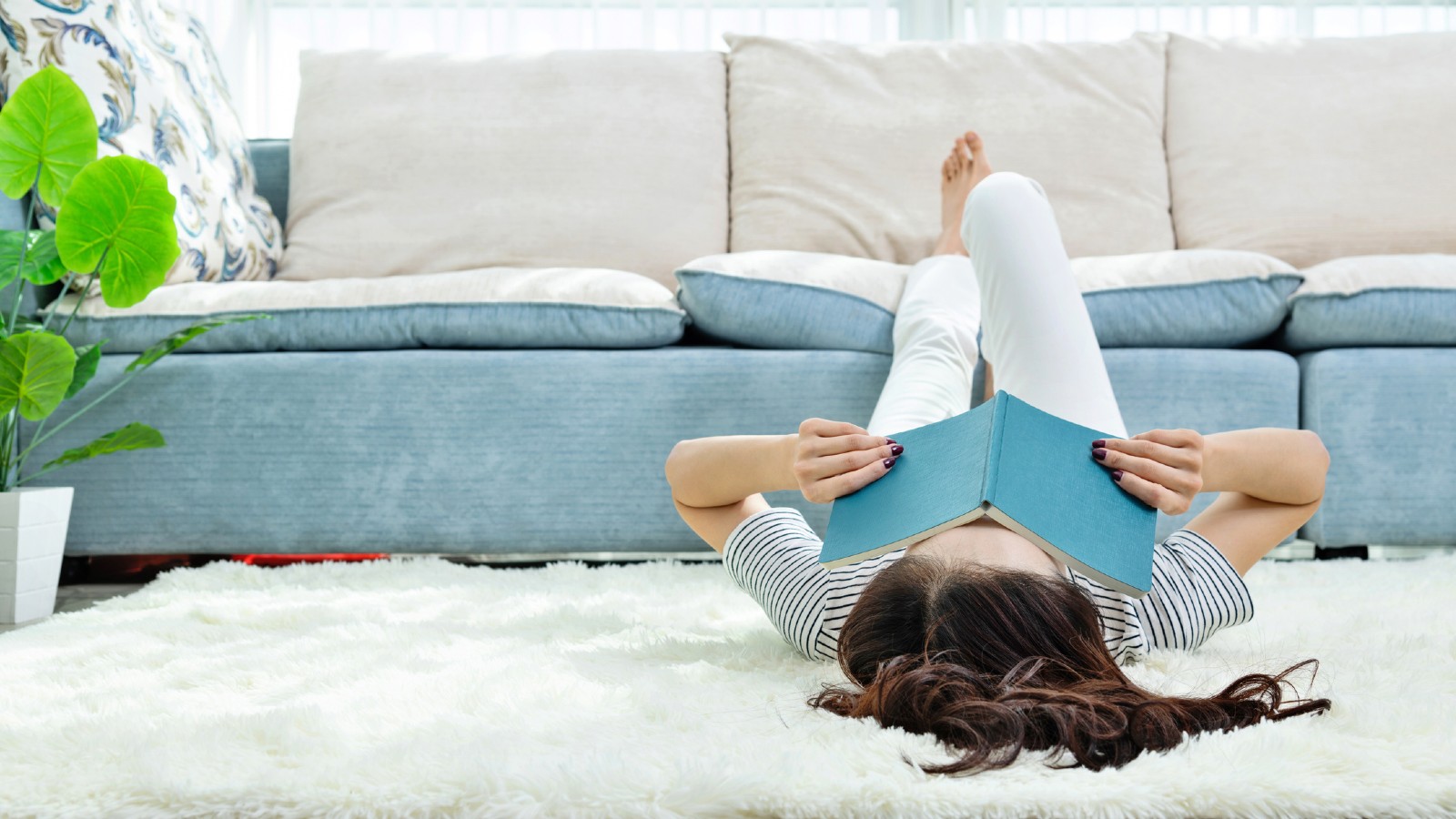 Sleeping on the floor the risks, health benefits and best positions