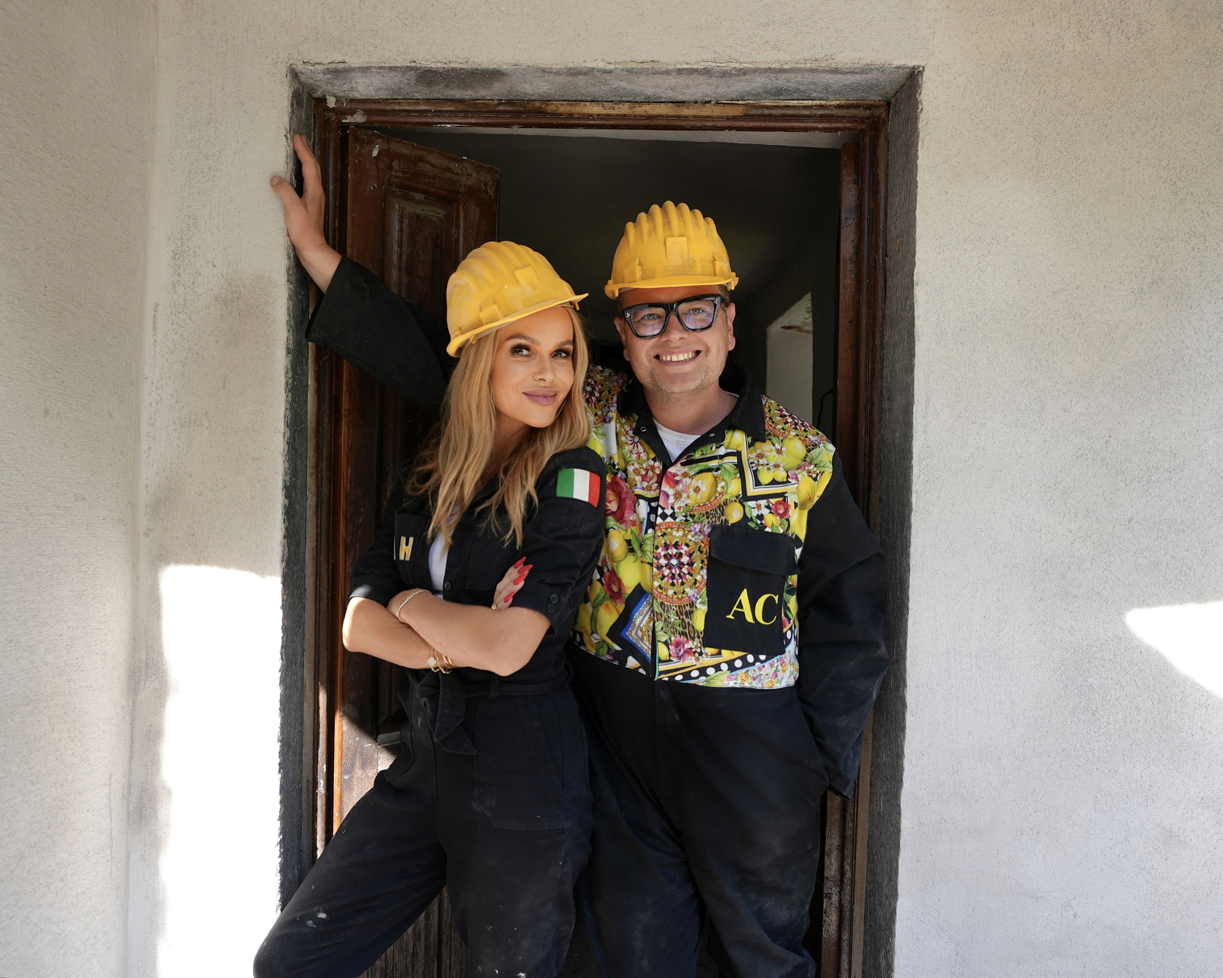 Alan Carr and Amanda Holden's 88p Tuscan home goes on sale Homebuilding