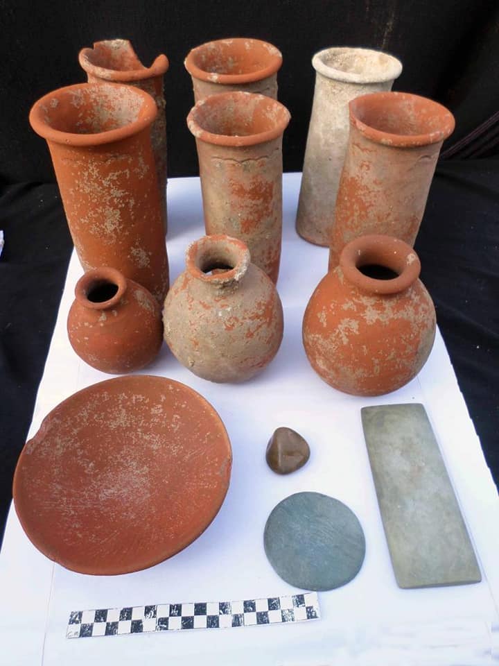 A number of the grave goods were cylindrical and round vessels.