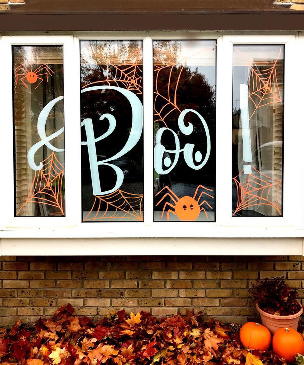 14 Halloween window ideas ??? for houses, apartments, and more Real Homes