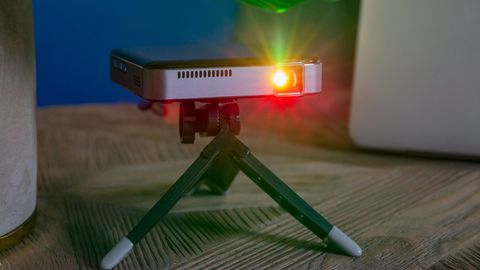 How to use a mini projector | Top Ten Reviews