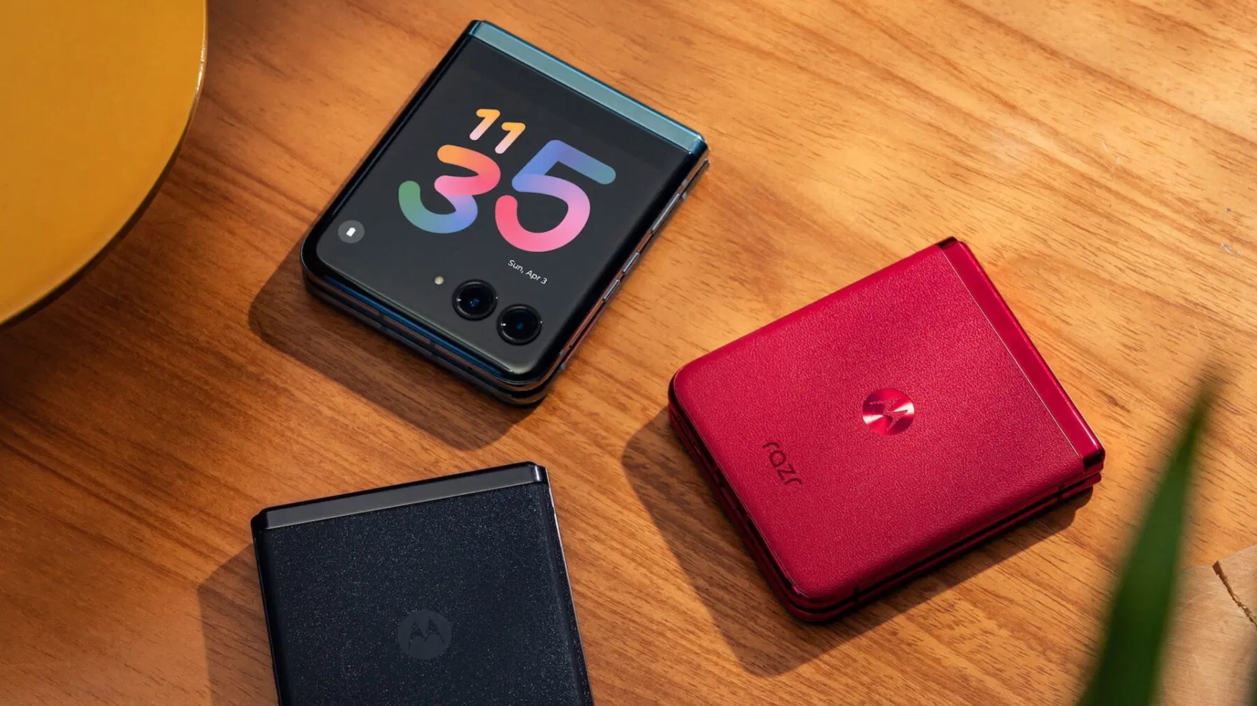 The Motorola Razr 40 Ultra still struggles with the biggest foldable