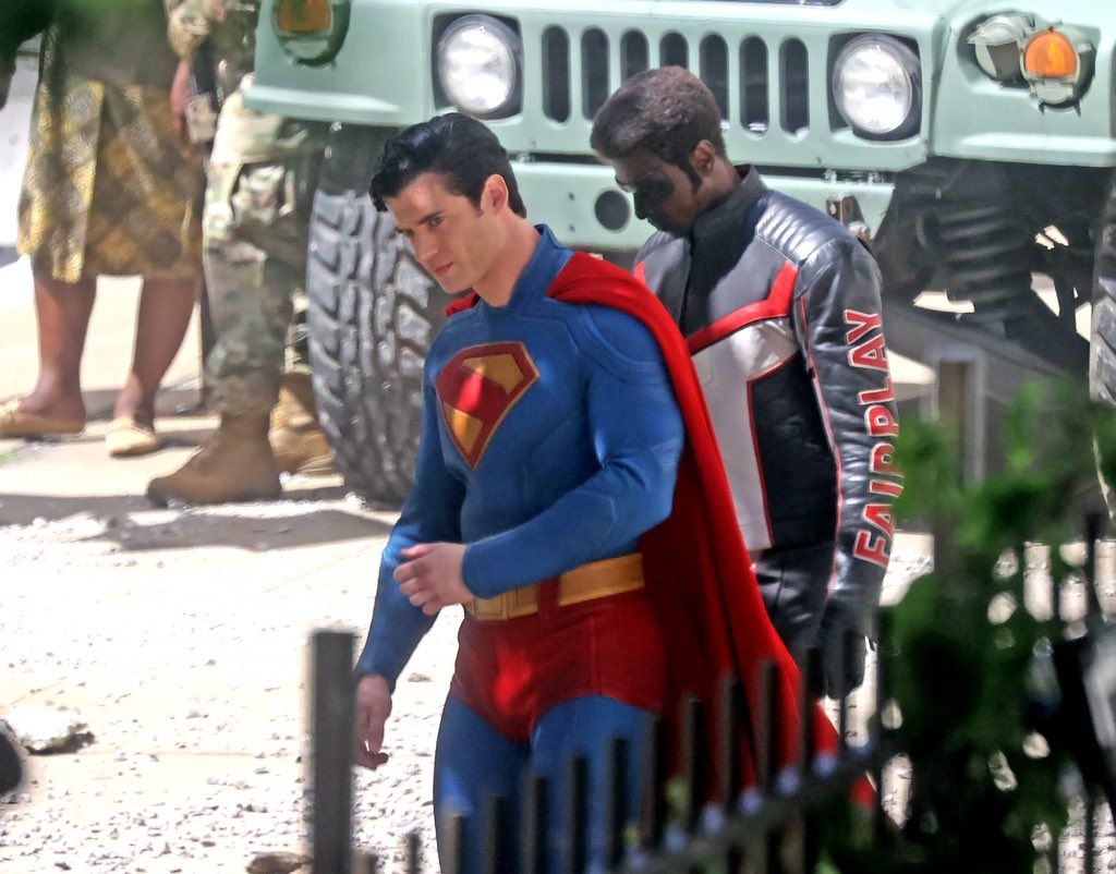 New Superman movie leak gives better look at the Man of Steel's costume
