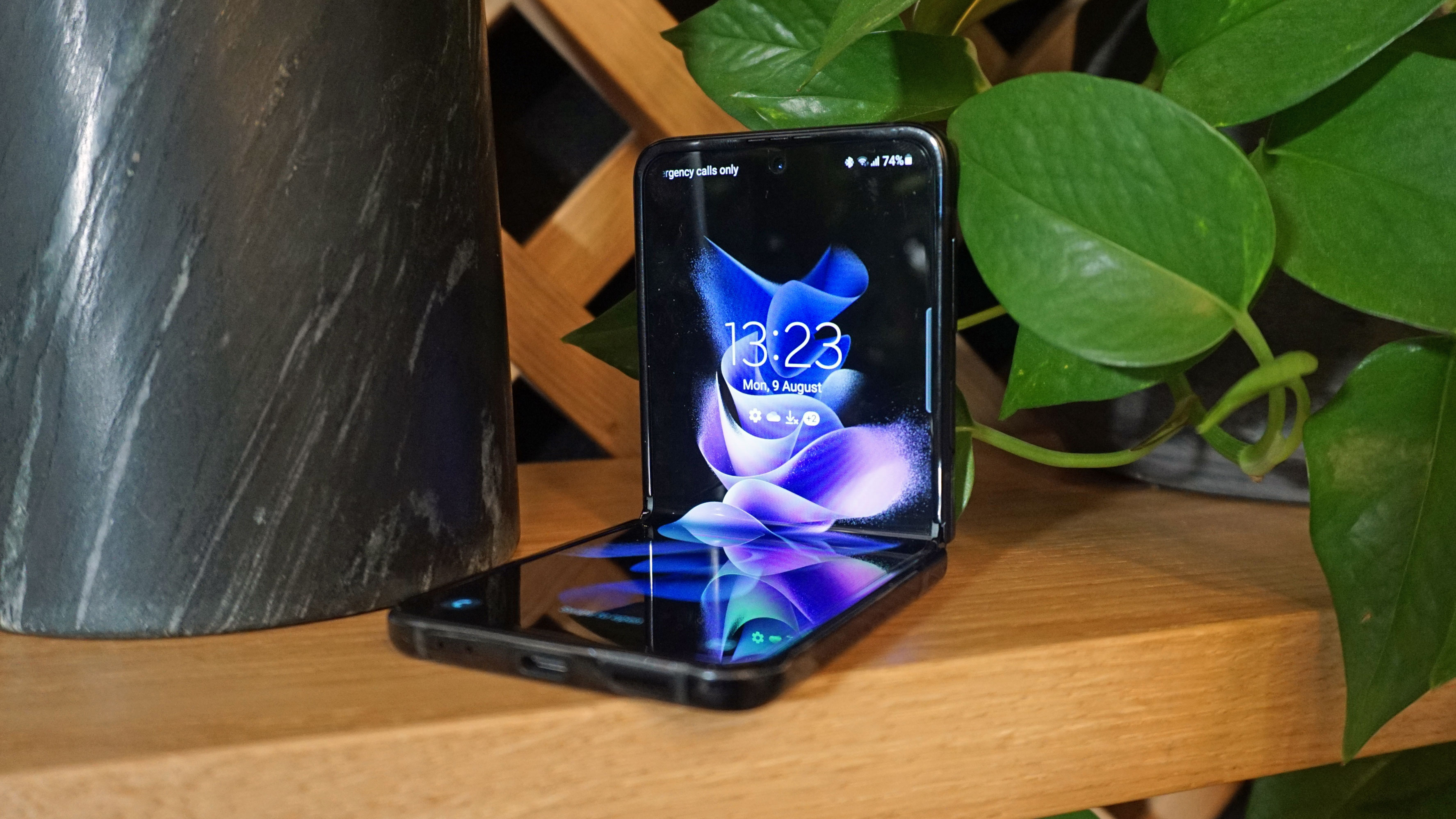 Samsung Galaxy Z Flip 4 vs Galaxy Z Flip 3 TechRadar