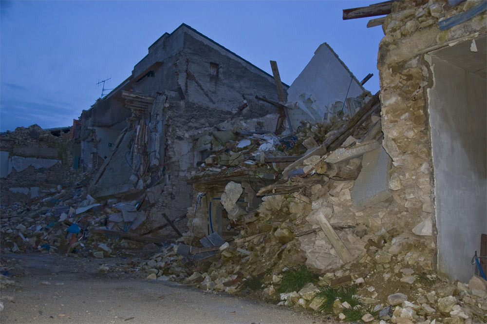 destruction from the L&rsquo;Aquila earthquake in Italy