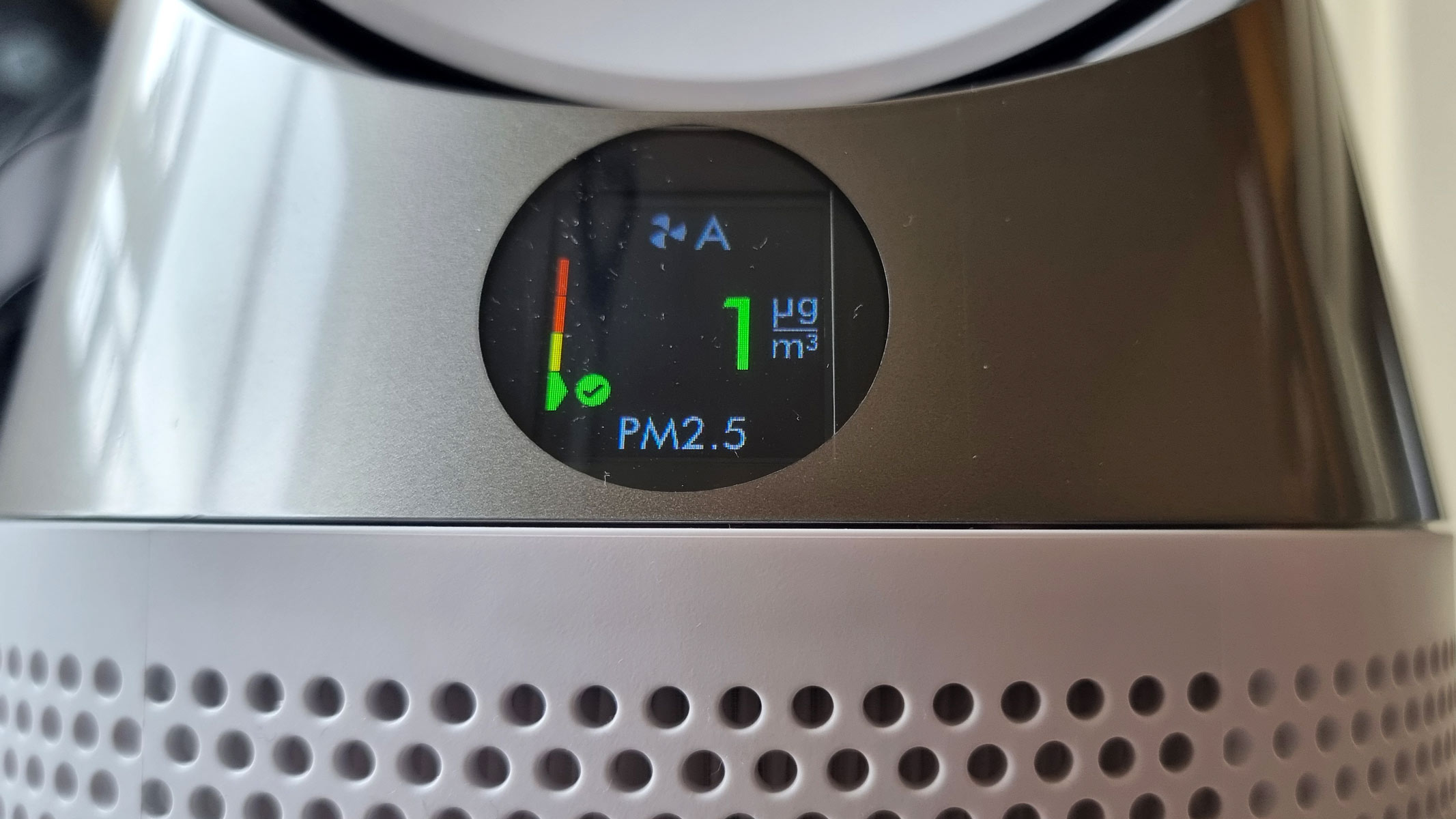 Dyson Purifier Cool PC1, a close-up picture of the LCD screen