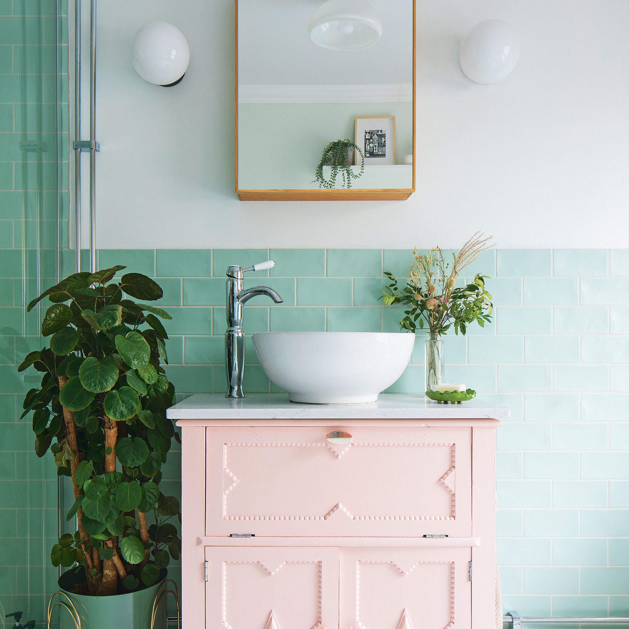 Small Bathroom Ideas On A Low Budget