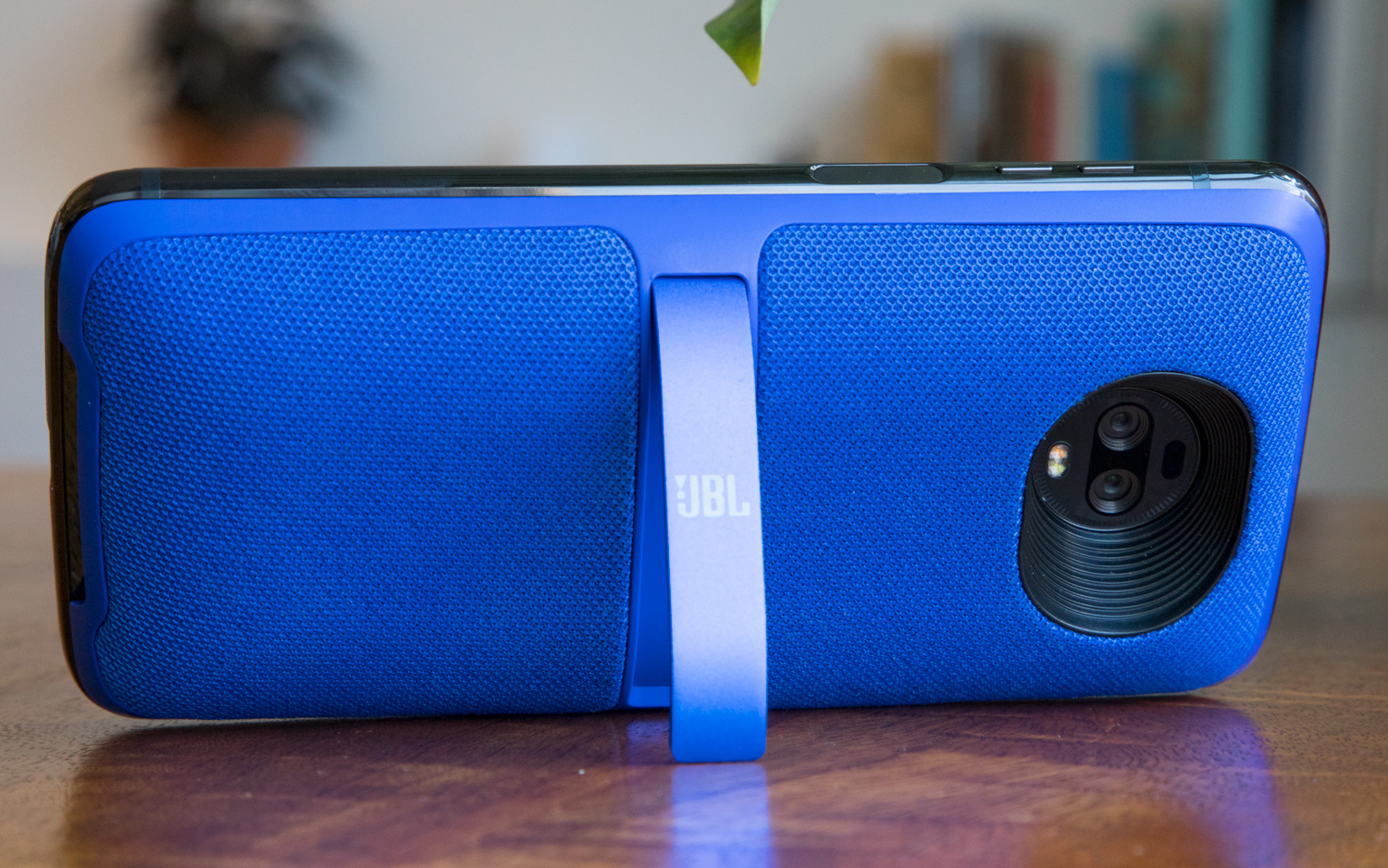 Moto Z3 - Full Review and Benchmarks | Tom's Guide