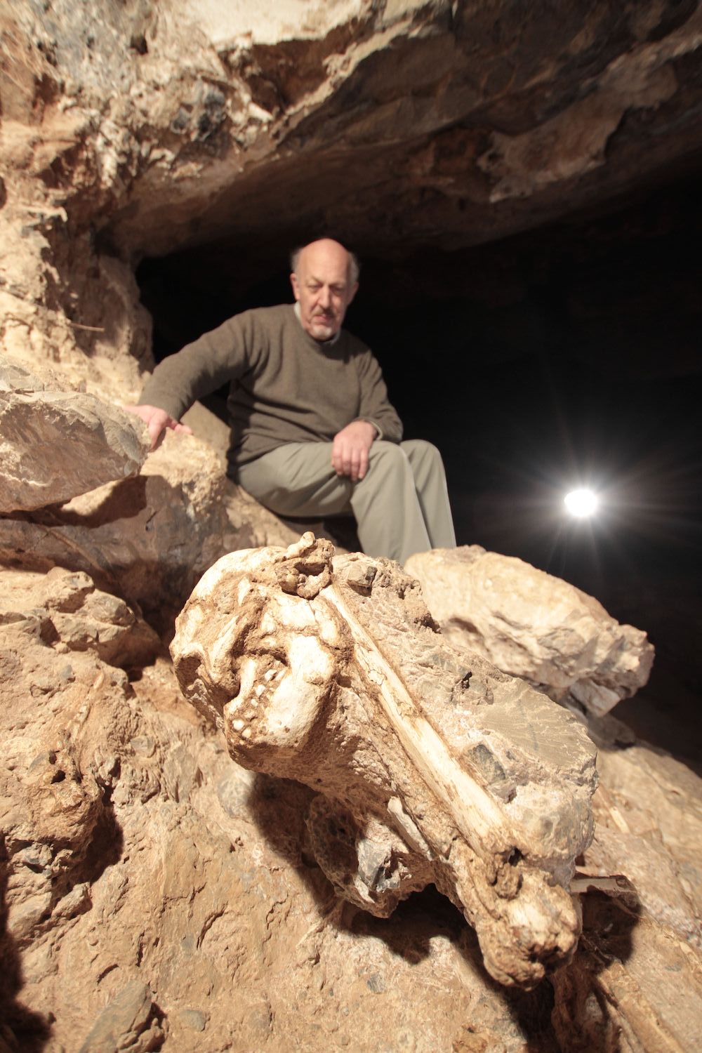 Ronald Clarke sits next to Little Foot&rsquo;s remains.
