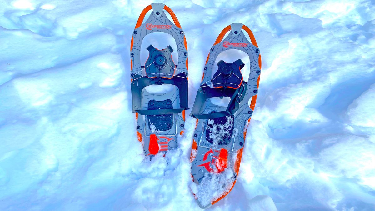 Cascade Mountain Tech Explorer Plus Series Kit review snowshoes, poles