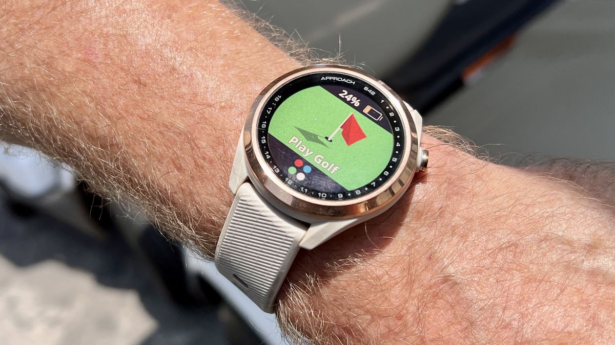 Golf rangefinder vs. GPS watch — Which is right for you? Tom's Guide