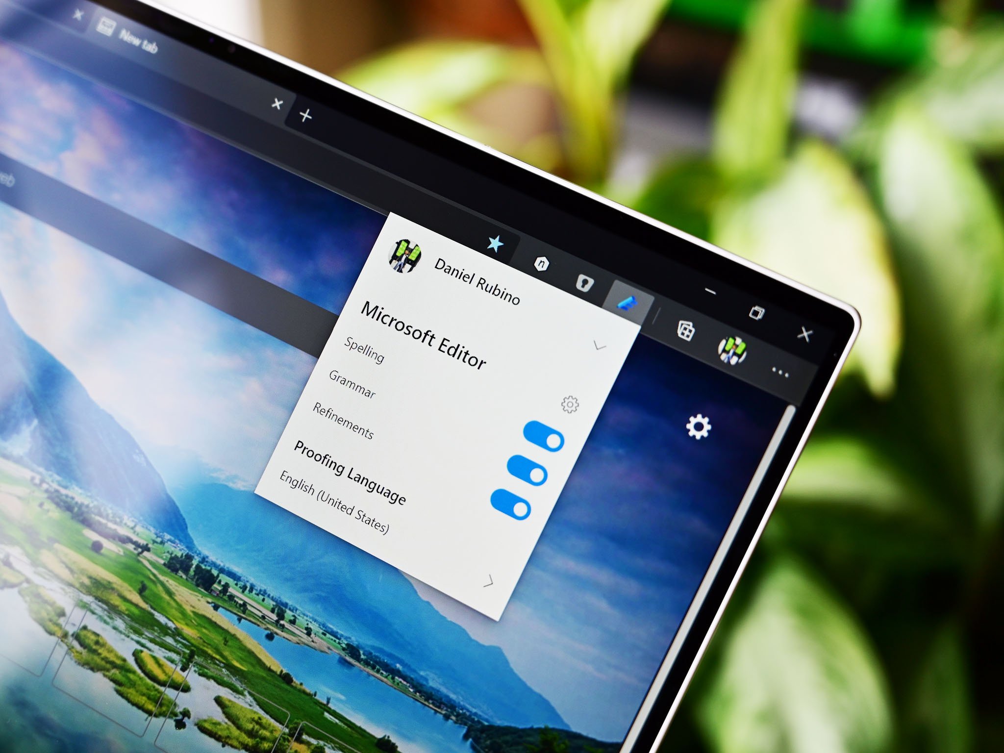 Microsoft Editor vs. Grammarly Which writing extension is better for
