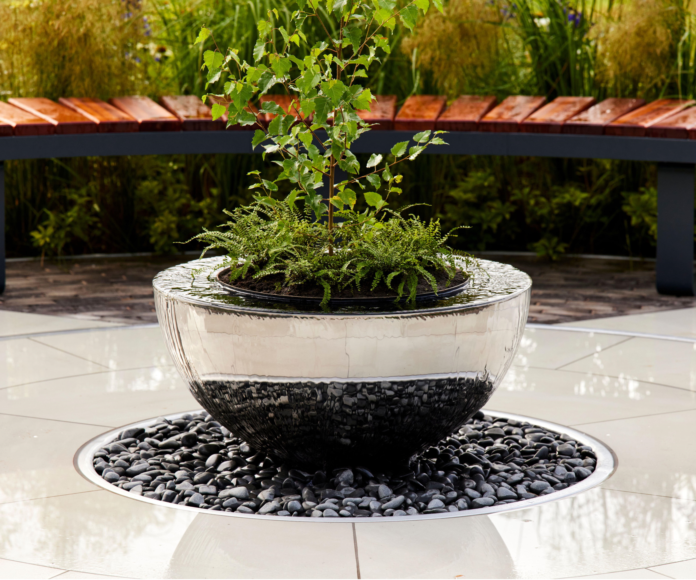 Outdoor mirror ideas 5 expert ways to open up your yard Homes and