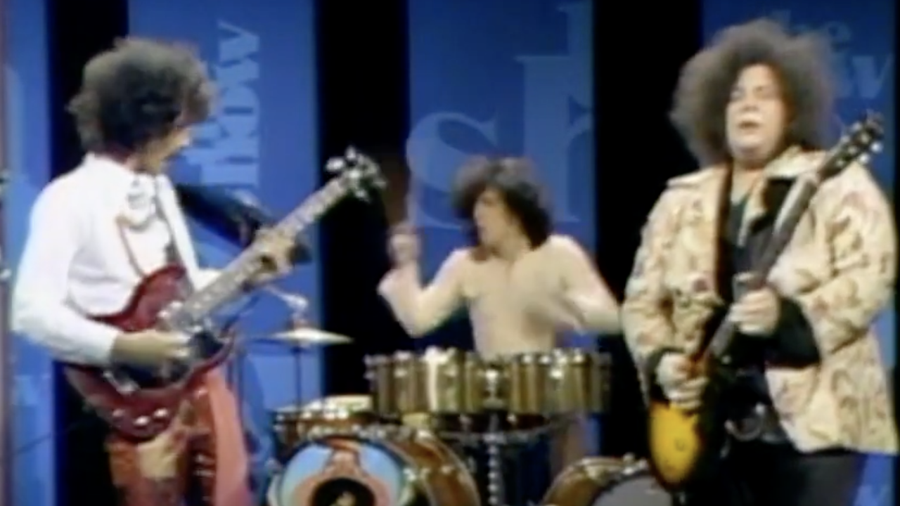 Watch Mountain’s Felix Papplardi and Leslie West tear…