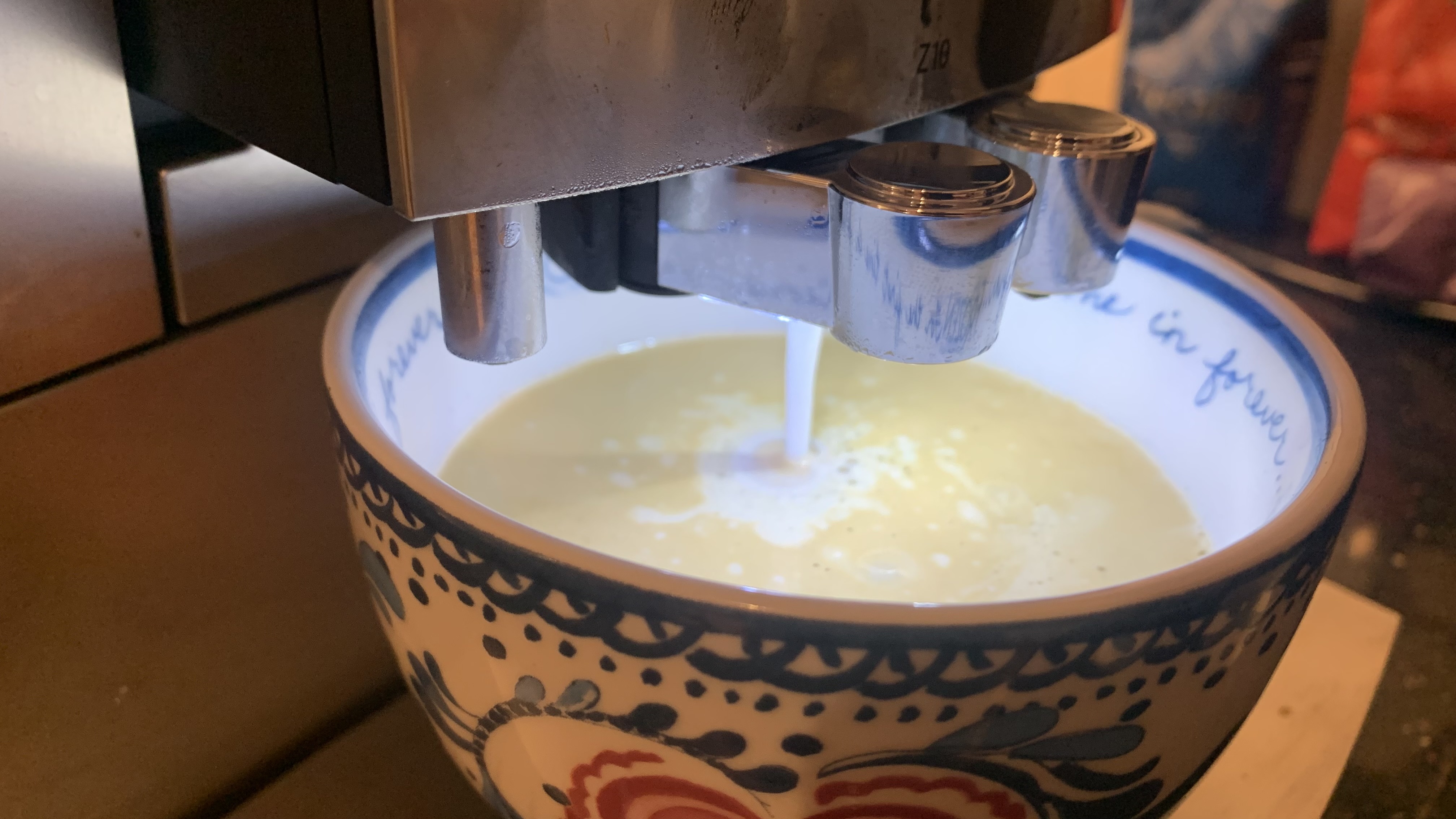 Jura Z10 review a beantocup coffee machine that makes cold brews