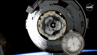 La nave espacial Starliner de Boeing, la primera en llevar a los astronautas a la Estación Espacial Internacional, sale de la estación sin su tripulación durante una falta automatizada el 6 de septiembre de 2024.