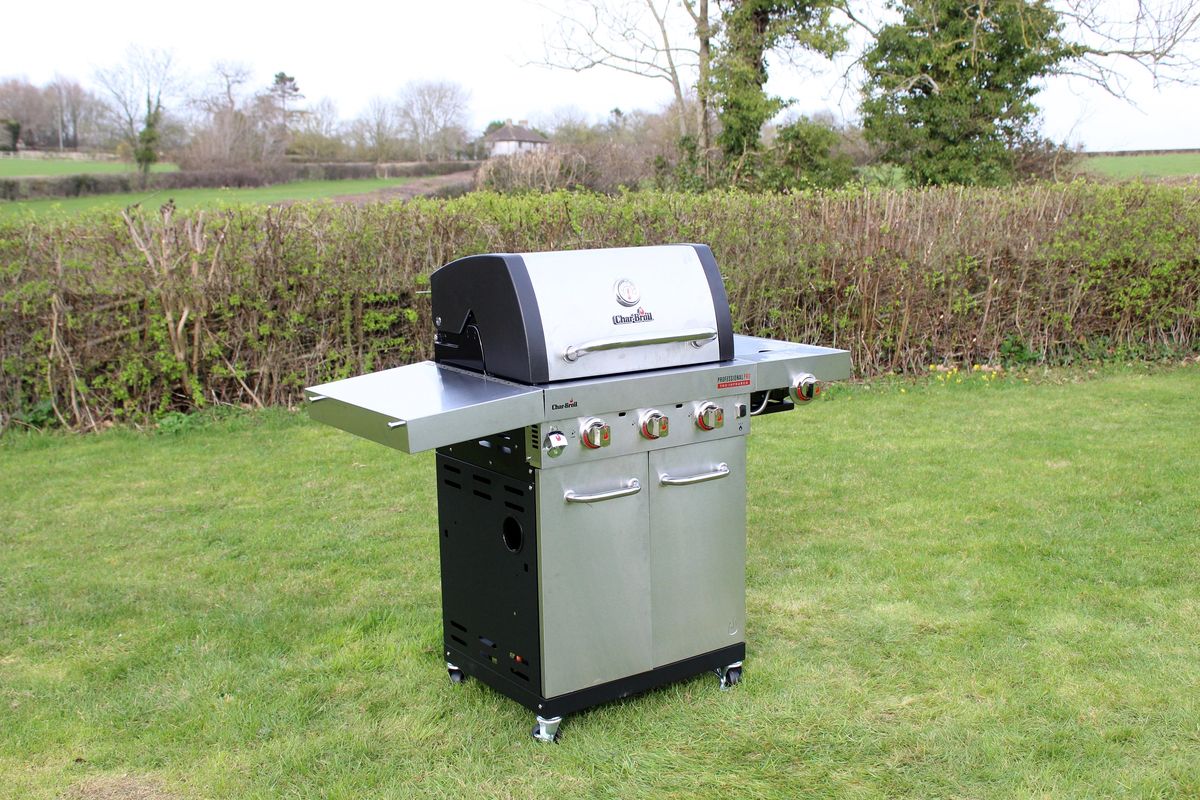 CharBroil Professional 3400S review a goodsized grill for families
