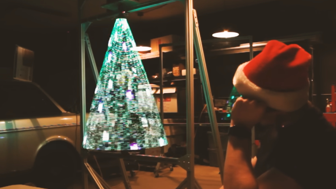 Raspberry Pi 'Holographic' Christmas Tree Spins Ridiculously Fast Tom