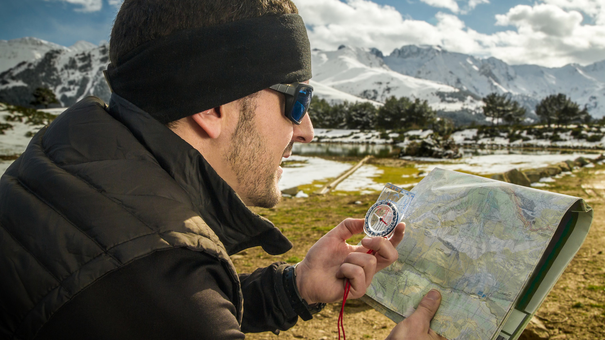How to use a compass get your navigational bearings Advnture