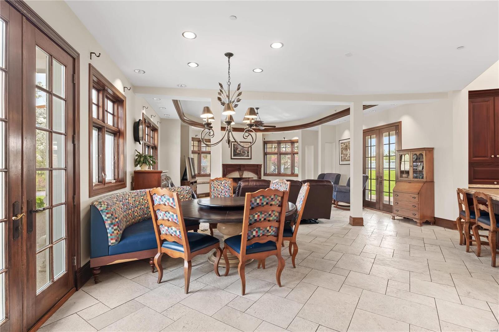 Home Of The Day The Missouri Mansion With A Long List Luxury Amenities