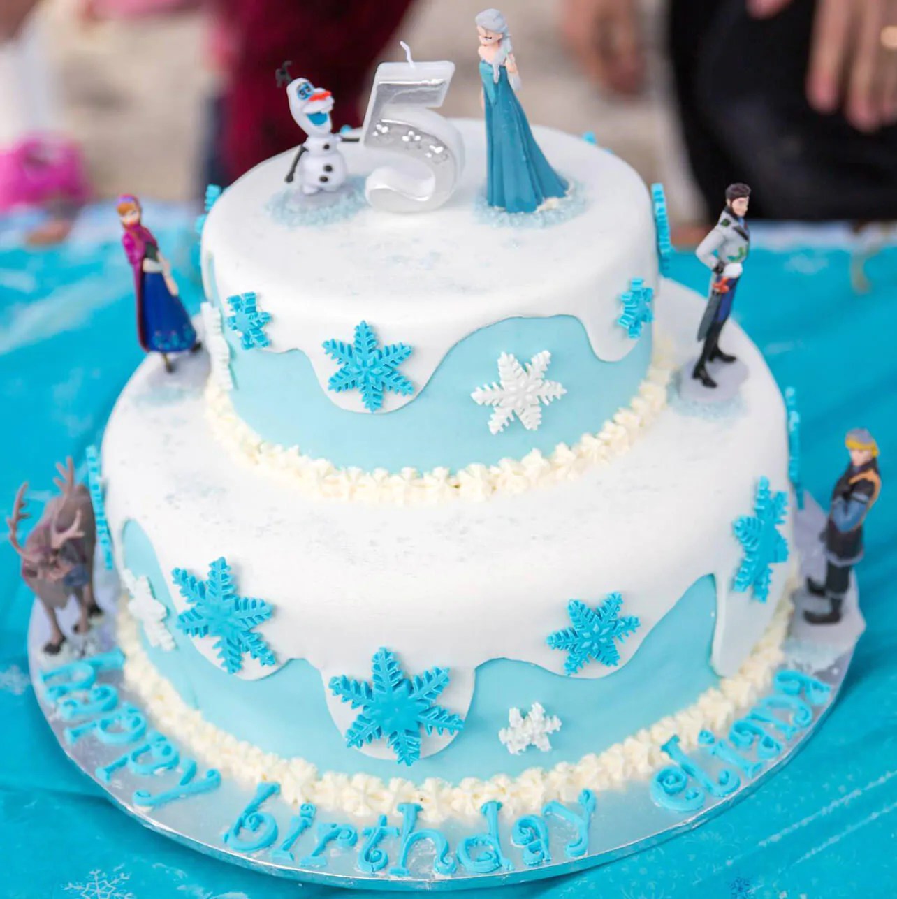 Cakespiration 39 inspirational Frozen cakes made by mums