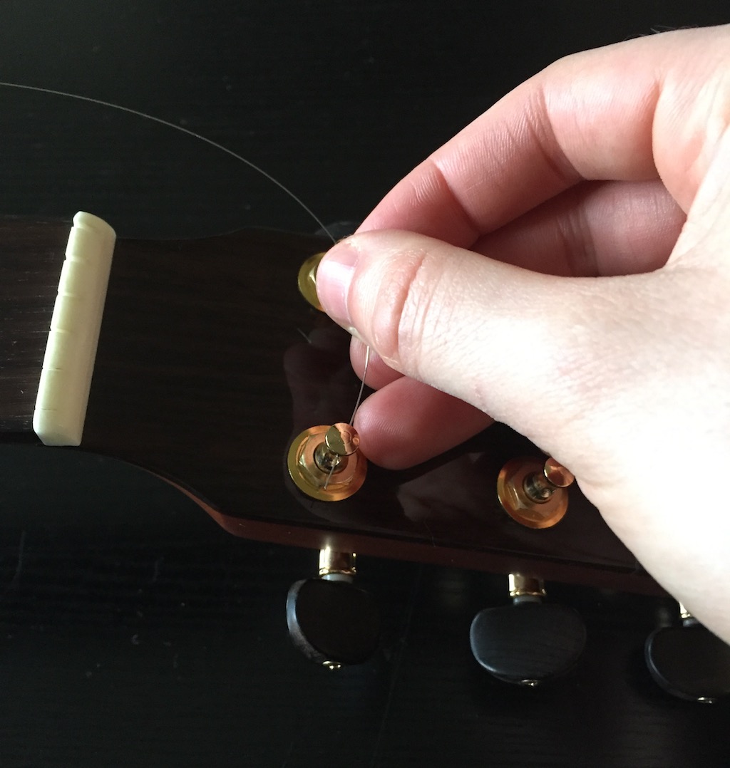Stringing a Guitar Complete HowTo Guide (Acoustic Edition)