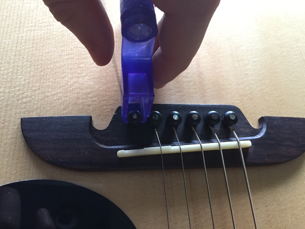 Stringing a Guitar Complete HowTo Guide (Acoustic Edition)