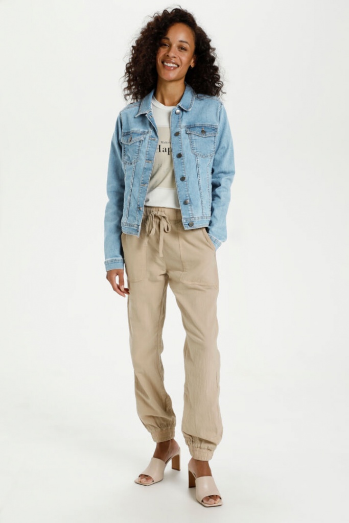Kaffe Jeans jacka Light Blue Washed Bergströms i Smedjebacken