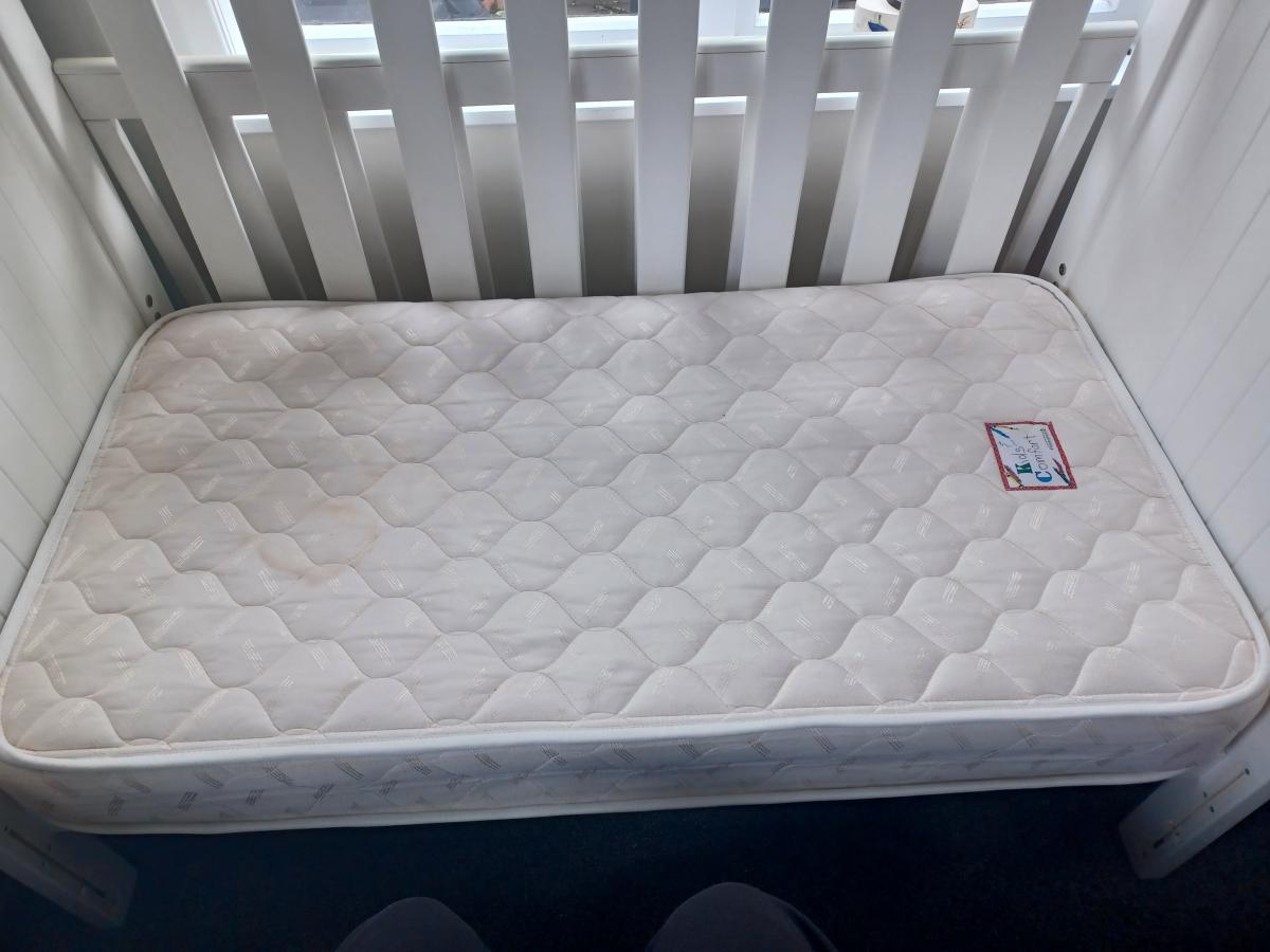 Second hand cot available Neighbourly Miramar, Wellington