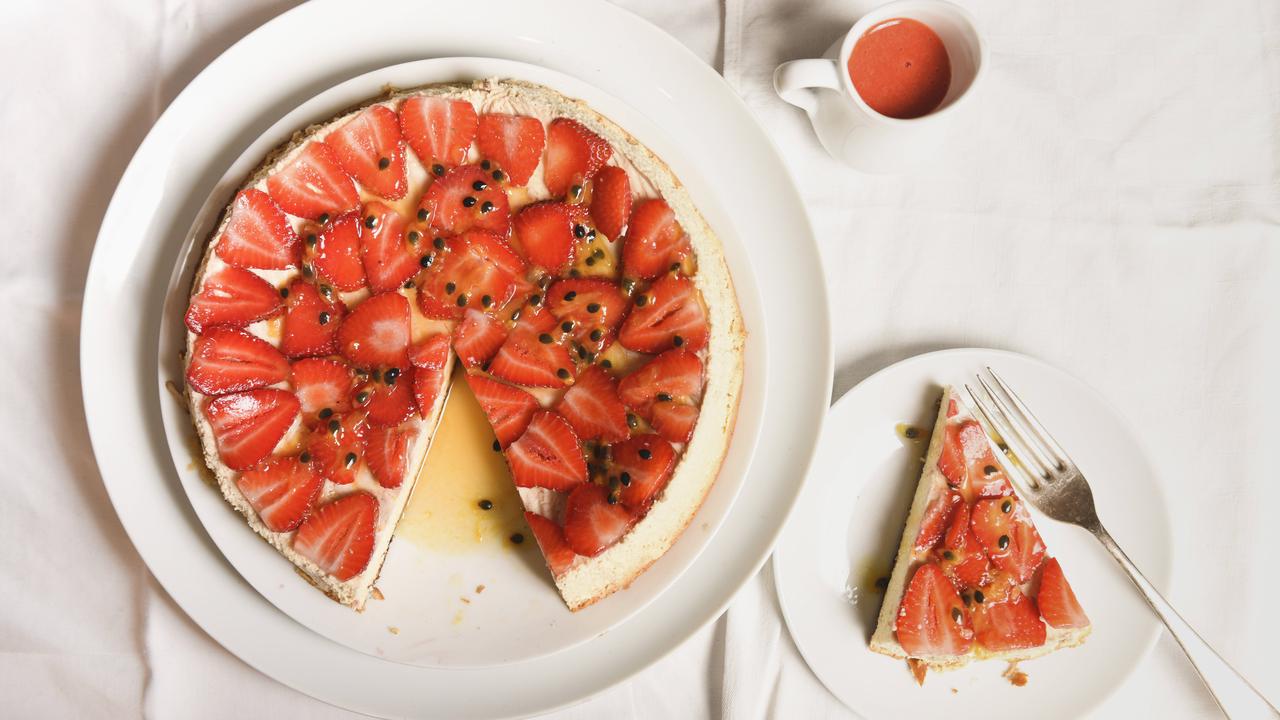 Easy cheesecake recipe Ricotta, sour cream base with strawberry sauce