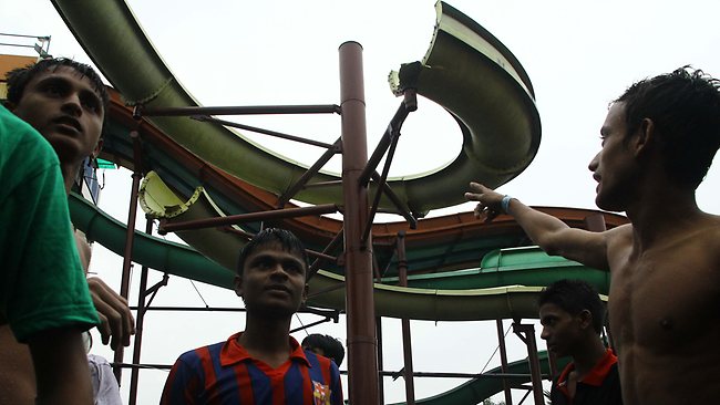 17 kids hurt in amusement park accident