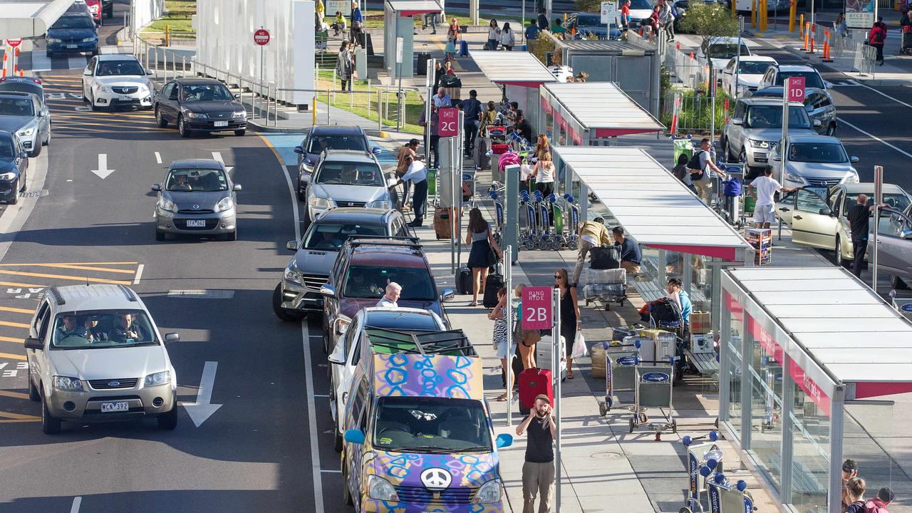 New Melbourne Airport pickup zone has 10 minutes of free parking