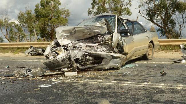 One dead, two injured in South Gippsland Highway, Lang Lang crash