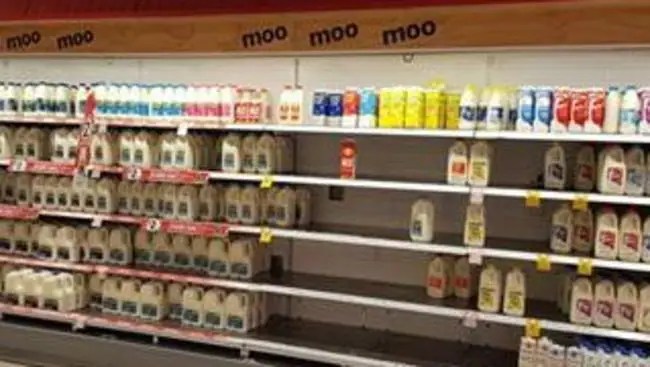 Milk crisis Shoppers furious at Coles, Woolworths over shortage