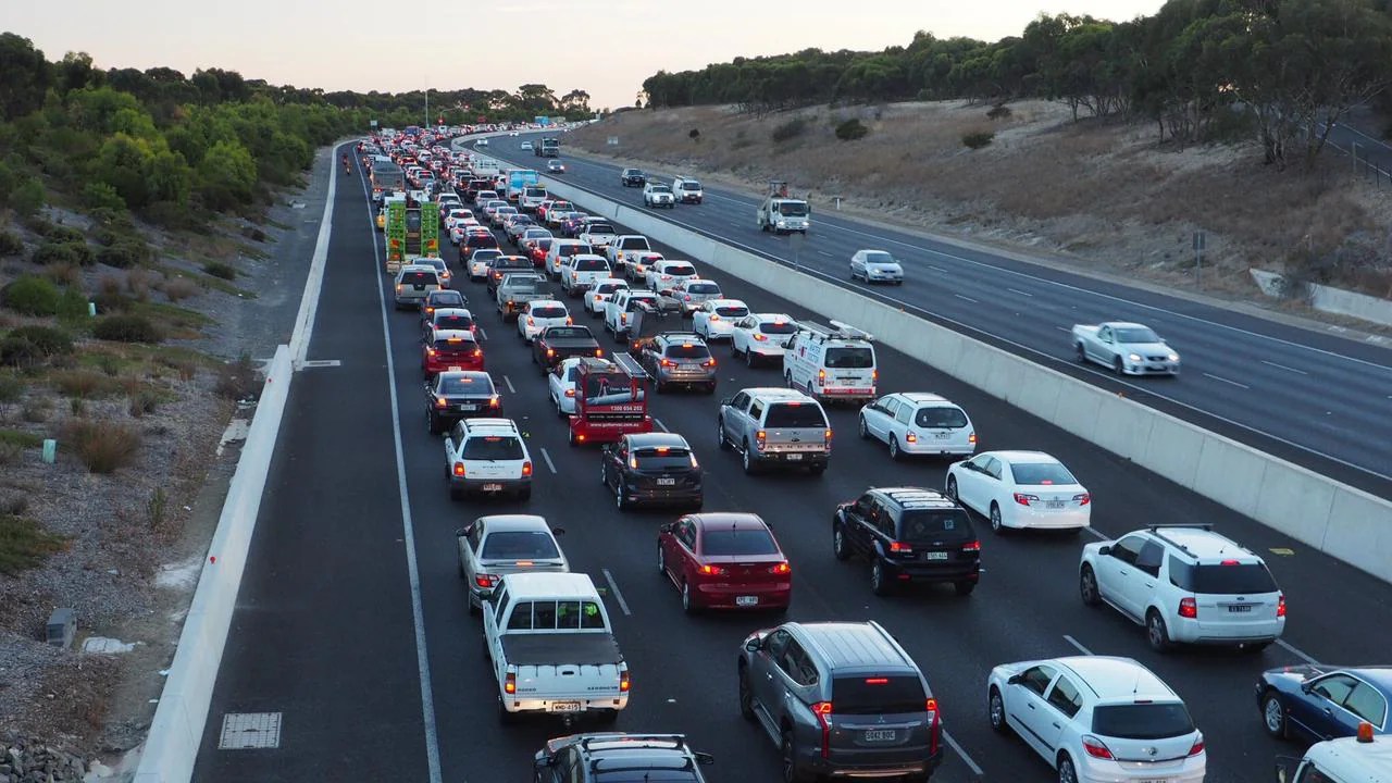 Crash causes major traffic delays on Southern Expressway Adelaide Now