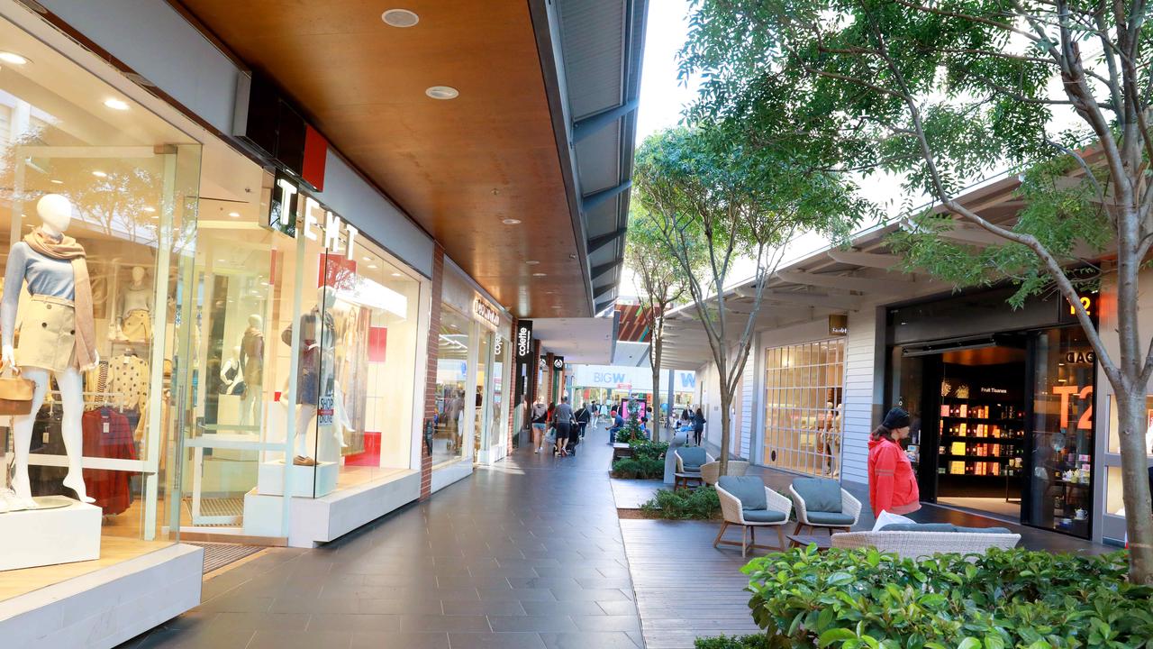 Rouse Hill Town Centre men in shopping centre punch up News Local