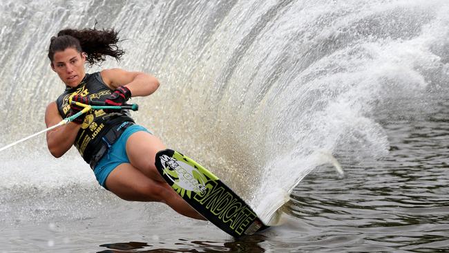 Thousands file into Melbourne for Moomba festival