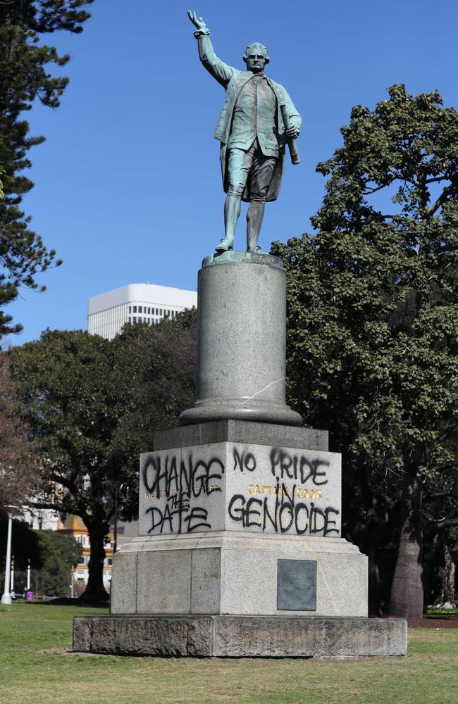 Captain Cook statue to be removed from Gisborne, NZ mountain top