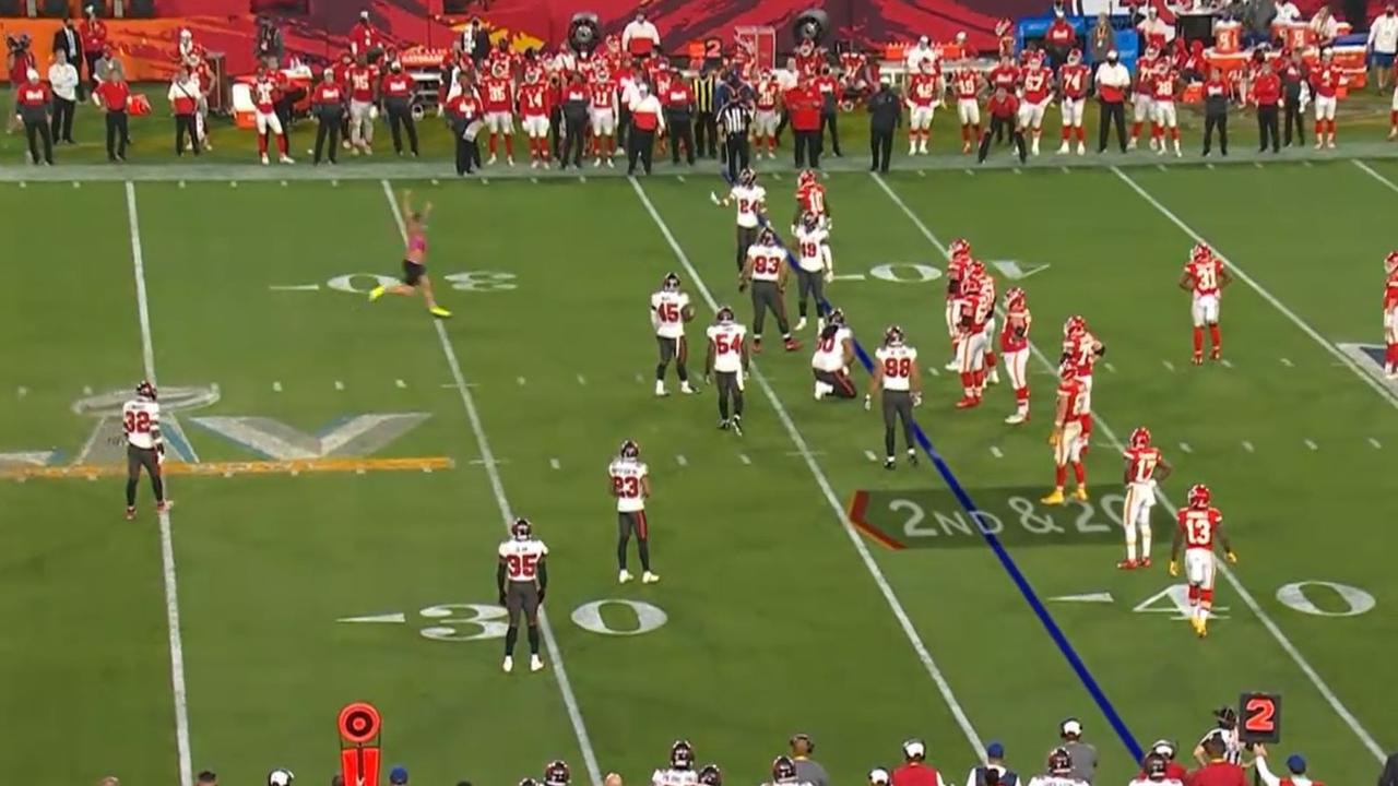 NFL Super Bowl 2021, Buccaneers beat Chiefs Streaker runs on field in